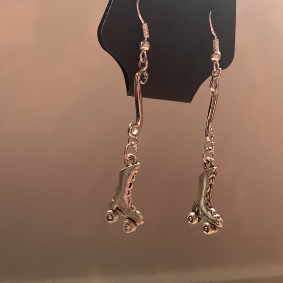 ✨ Handmade Roller Skate Bracelet & Earring Set ✨ - Picture 5 of 13